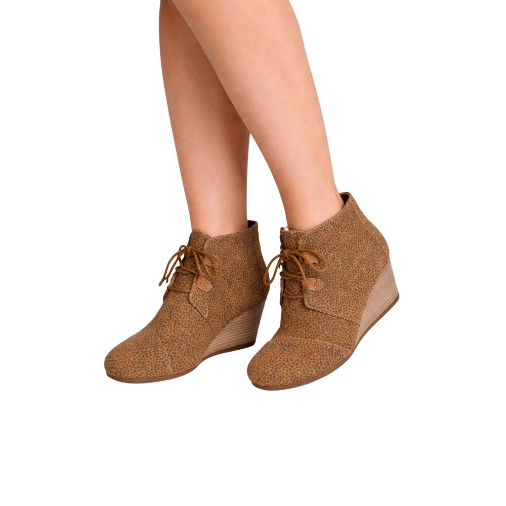 TOMS Kala Bootie Tan Mini Cheetah Suede Lace Up Women Size 11 NWOB